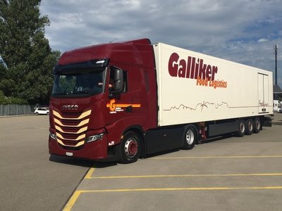 Tekno Tekno Iveco S-way with 3-axle reefer trailer Galliker