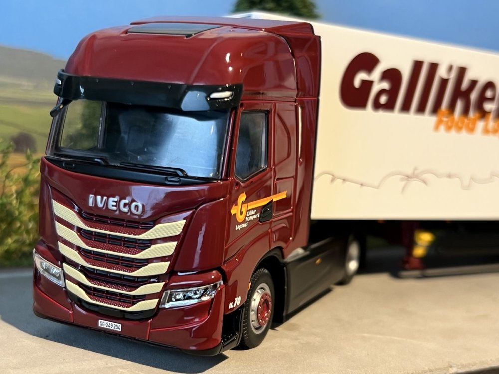 Tekno Tekno Iveco S-way met 3-assige koeloplegger Galliker