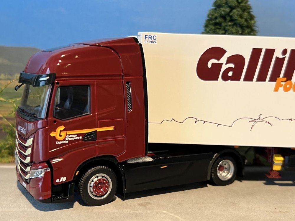 Tekno Tekno Iveco S-way with 3-axle reefer trailer Galliker