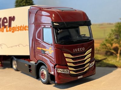 Tekno Tekno Iveco S-way met 3-assige koeloplegger Galliker