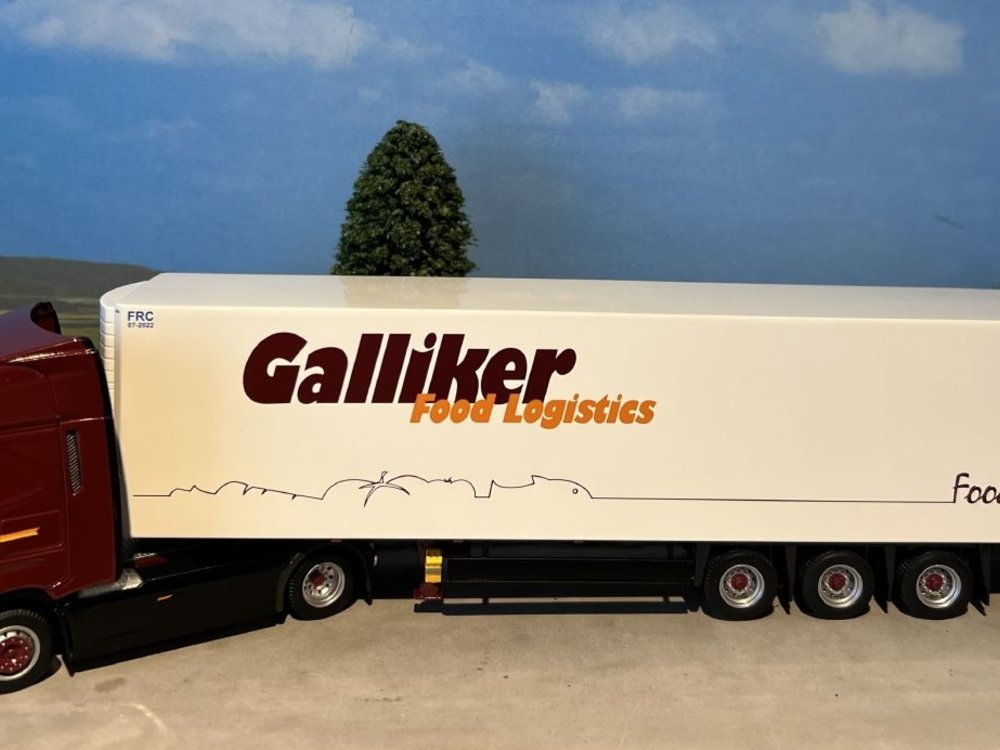 Tekno Tekno Iveco S-way with 3-axle reefer trailer Galliker