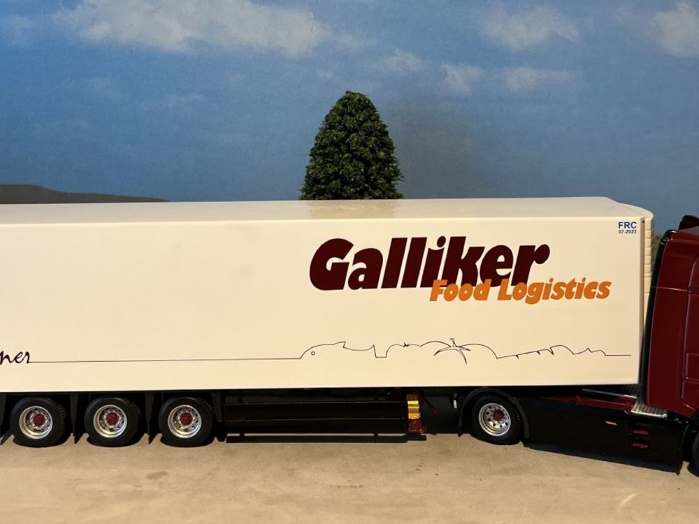 Tekno Tekno Iveco S-way with 3-axle reefer trailer Galliker