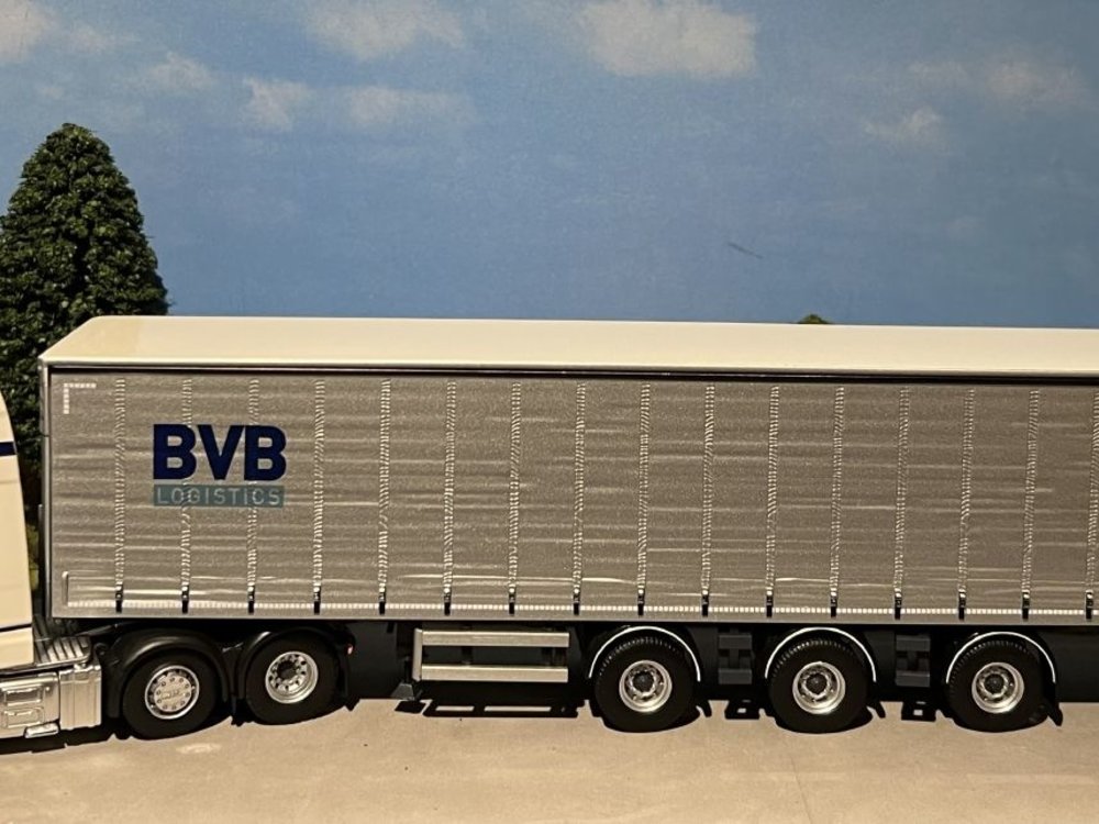 Tekno Tekno DAF XF Super Space Cab met schuifzeilenoplegger en Moffet heftruck BVB Logistics