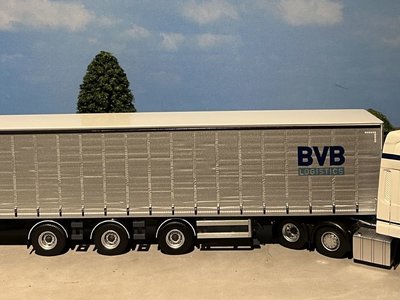 Tekno Tekno DAF XF Super Space Cab met schuifzeilenoplegger en Moffet heftruck BVB Logistics