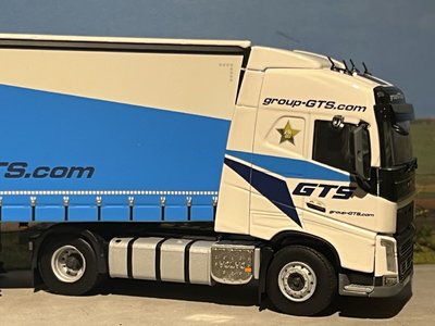 WSI WSI Volvo FH4 Glob. 4x2 met 3-as schuifzeilen oplegger GTS Group