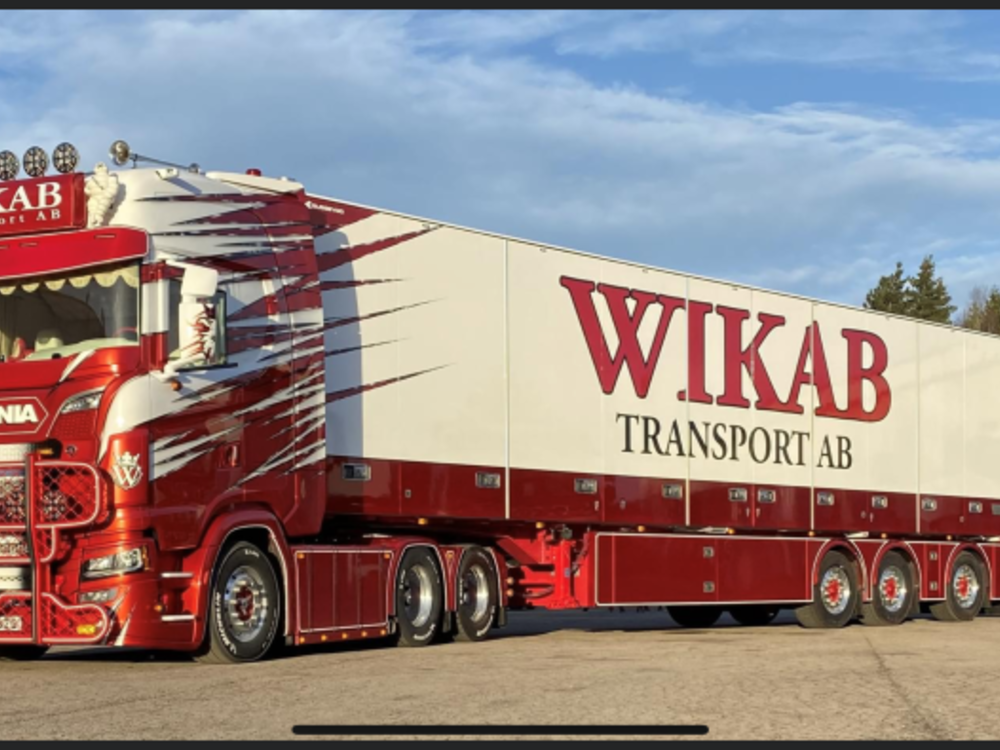 Tekno Tekno Scania Next Gen S-serie Highline 6x2 swith reefer trailer WIKAB