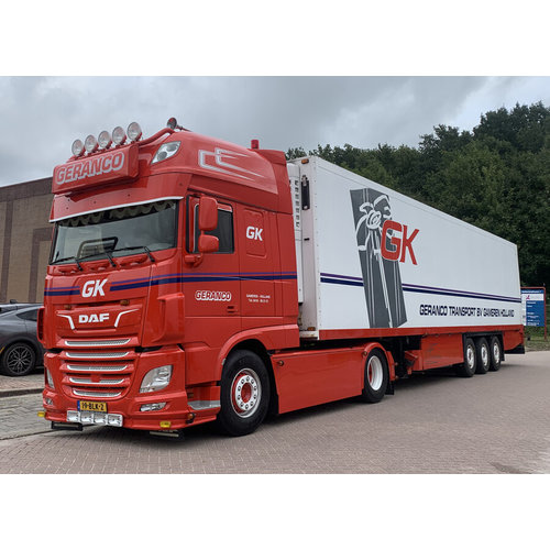 WSI WSI DAF XF Super Space Cab 4x2 with 3-axle reefer trailer GERANCO Transport WSI WSI DAF XF Super Space Cab 4x2 with 3-axle reefer trailer GERANCO Transport