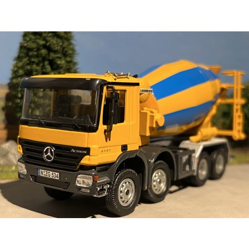NZG NZG Mercedes Actros 4-axle betonmixer Liebherr NZG NZG Mercedes Actros 4-axle betonmixer Liebherr