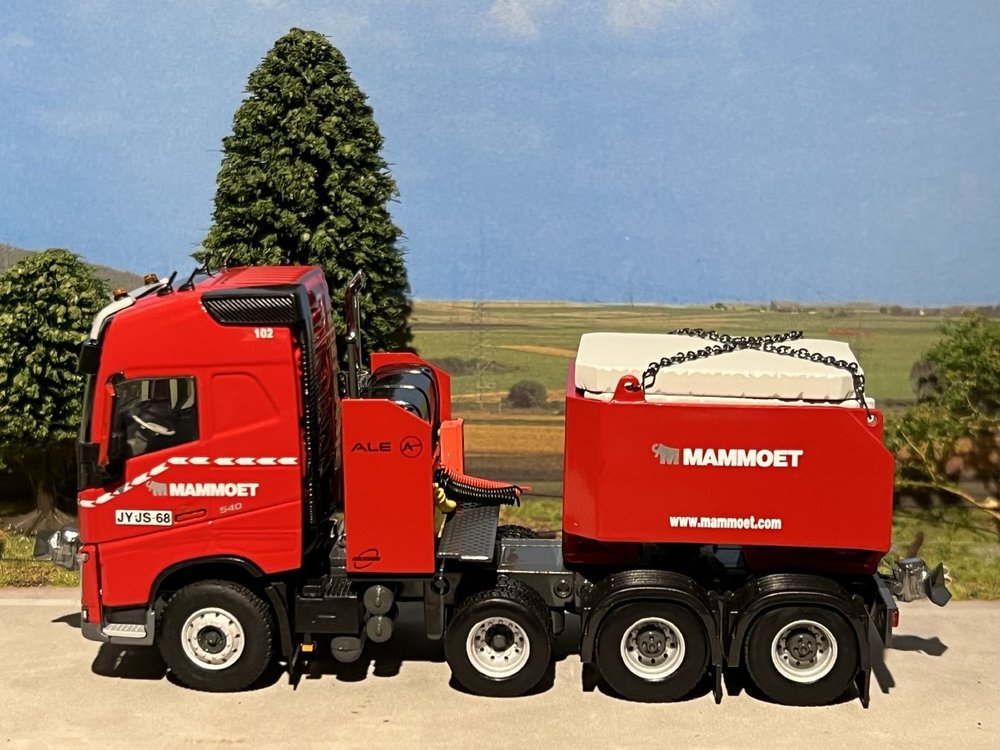 Mammoet store WSI Volvo FH4 Globetrotter 8x4 resin ballast box + stelcon plates MAMMOET