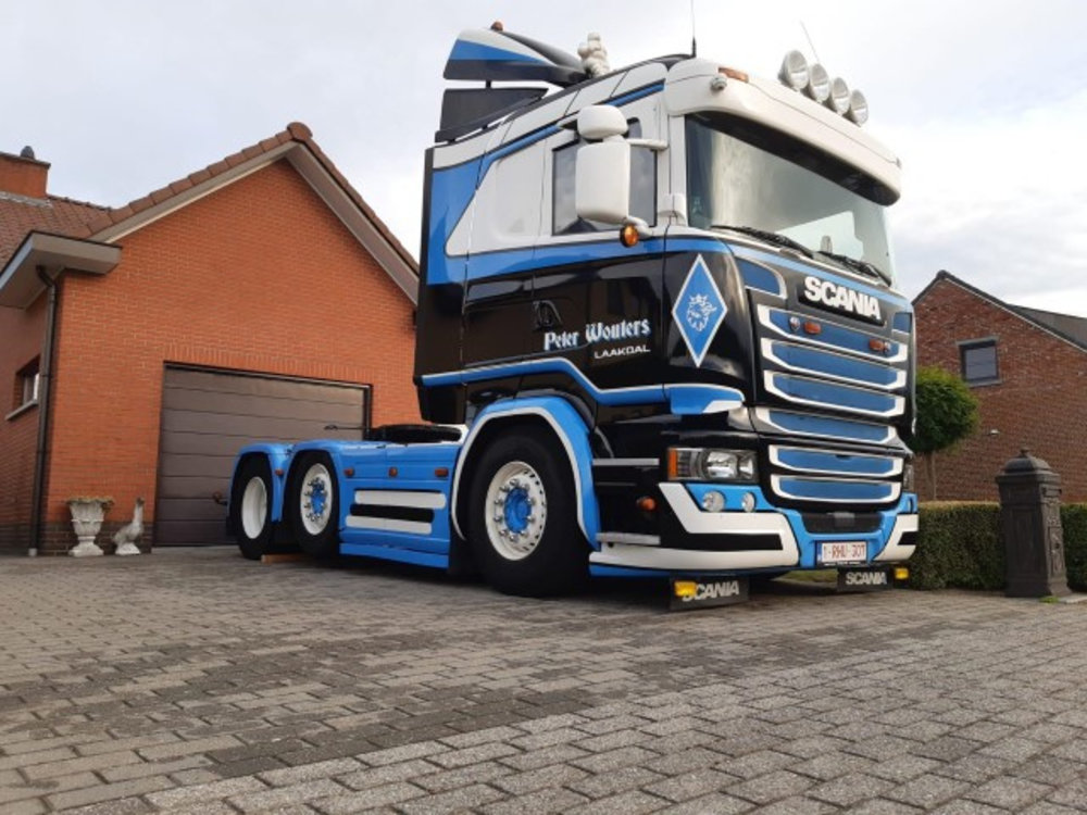 Tekno Tekno Scania R streamline with 3-axle curtainside trailer PWT