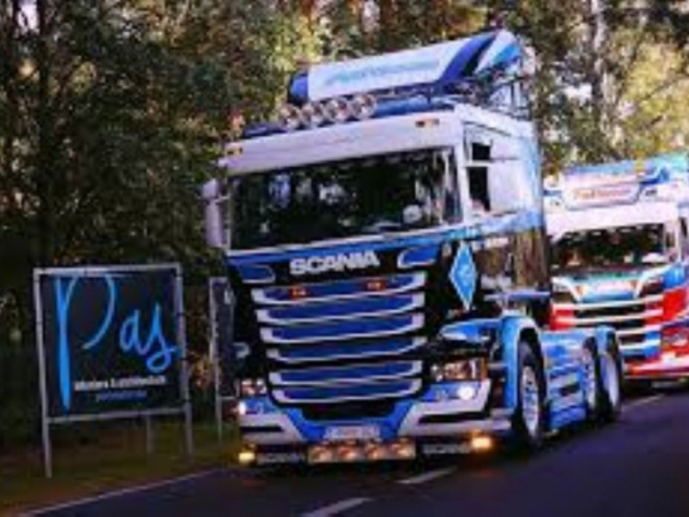 Tekno Tekno Scania R streamline with 3-axle curtainside trailer PWT
