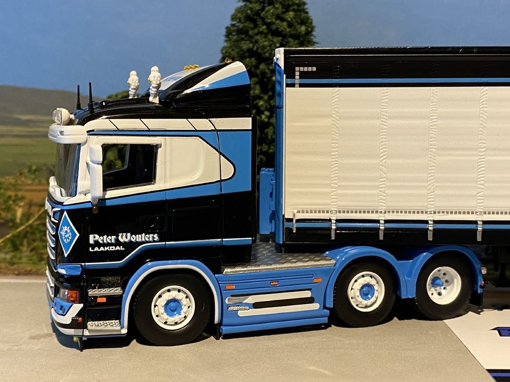 Tekno Tekno Scania R streamline with 3-axle curtainside trailer PWT