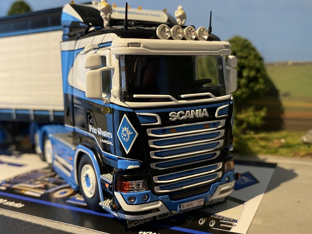 Tekno Tekno Scania R streamline with 3-axle curtainside trailer PWT