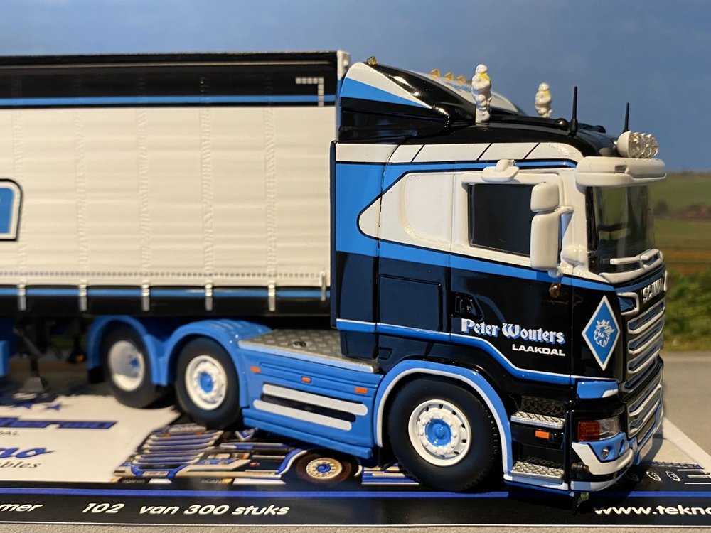 Tekno Tekno Scania R streamline with 3-axle curtainside trailer PWT