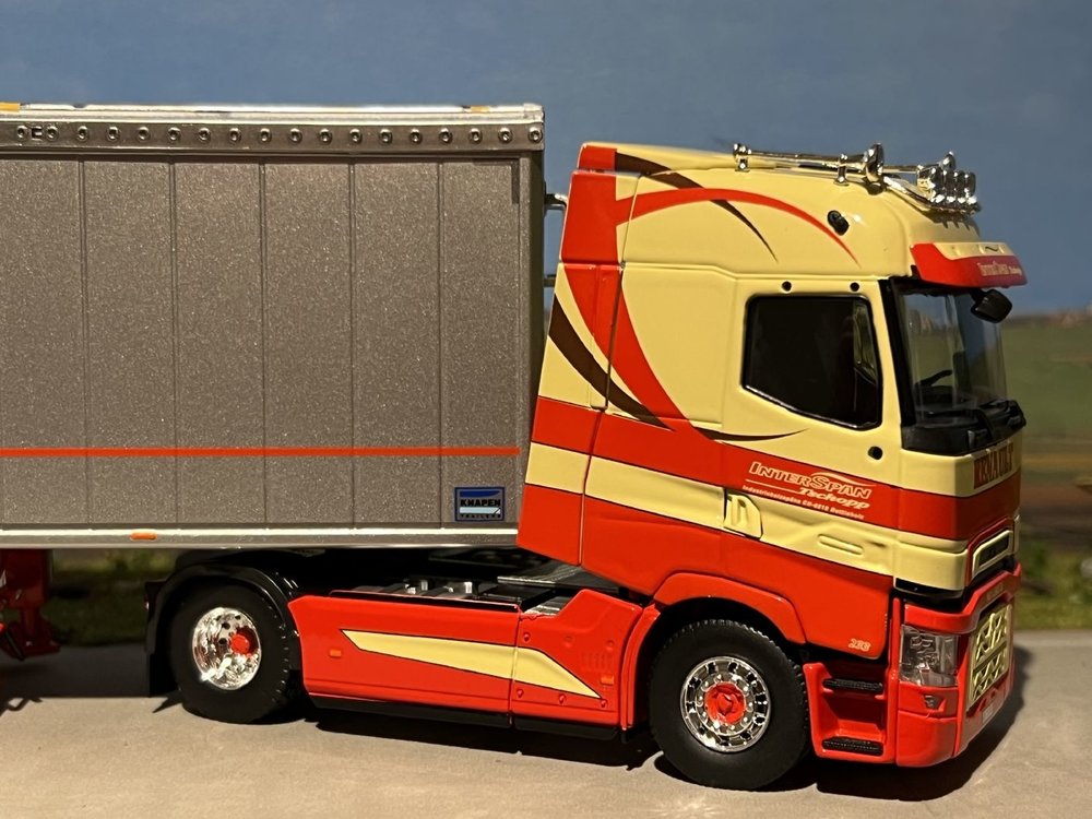 Tekno Tekno Renault T High with 3-axle cargofloor trailer Interspan Tschopp