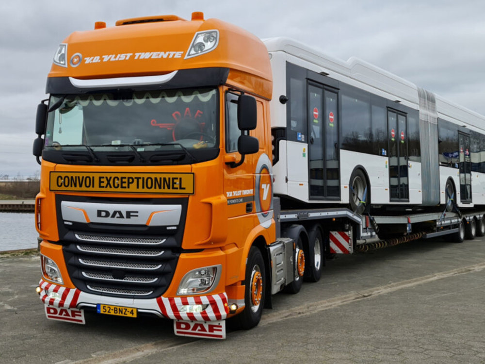 WSI WSI DAF XF 6x2 twinsteer + 4-axle semi low loader V.d. Vlist Twente