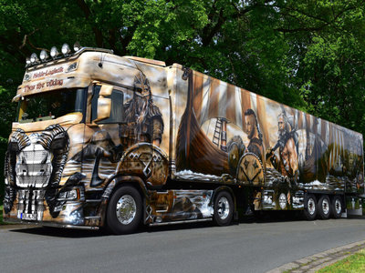 WSI WSI Scania S Highline 4x2 + 3-axle reefer trailer Heide Logistik