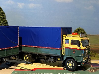 Tekno Tekno Volvo F88 motorwagen met klassieke huif aanhanger Linjegods