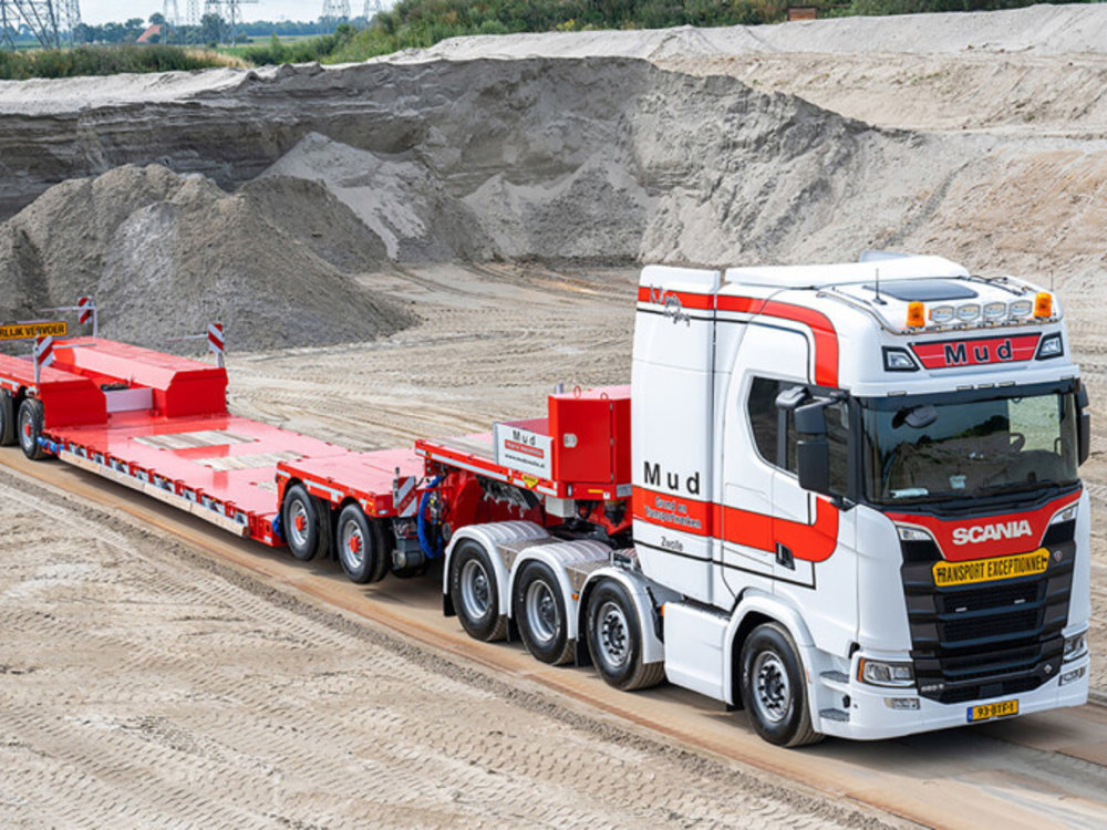 WSI WSI Scania S Highline 8x4 - 4 axle lowloader + 2 axle dolly MUD Grondwerken