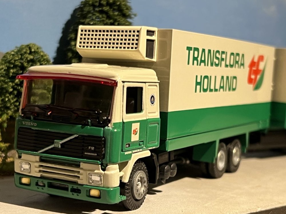 Tekno Tekno Volvo F 12/IC 6x2 Rigid truck with 2-axle trailer reefer combi SPRONSEN / TRANSFLORA HOLLAND