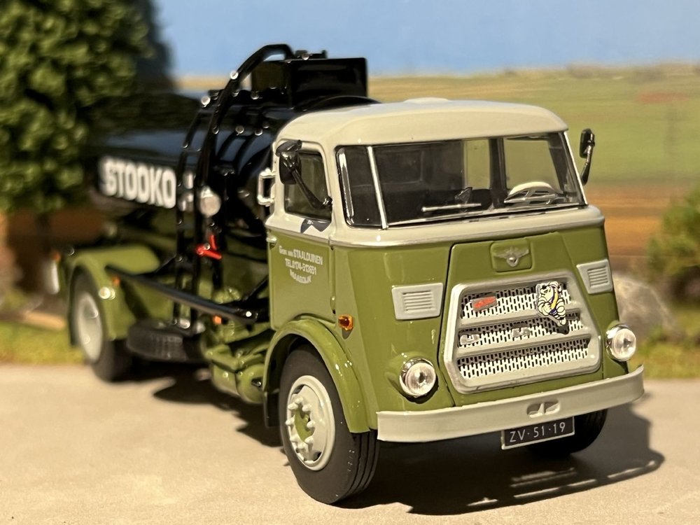 Tekno Tekno DAF 1600 motorwagen met resin stookolie tankopbouw Staalduinen