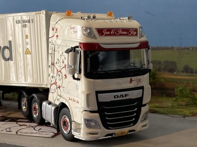 Tekno Tekno DAF Euro 6 Super Space Cab with Flexitrailer and 40ft reefercontainer Kap Transport