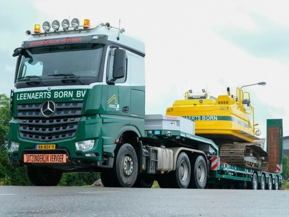 IMC IMC Mercedes Arocs streamspace 6x4 with 4-axle Nooteboom MCOS LEENAERTS