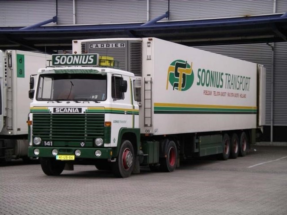 Tekno Tekno Scania 141 met 3-assige koeloplegger Soonius