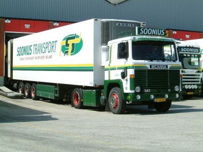 Tekno Tekno Scania 141 met 3-assige koeloplegger Soonius