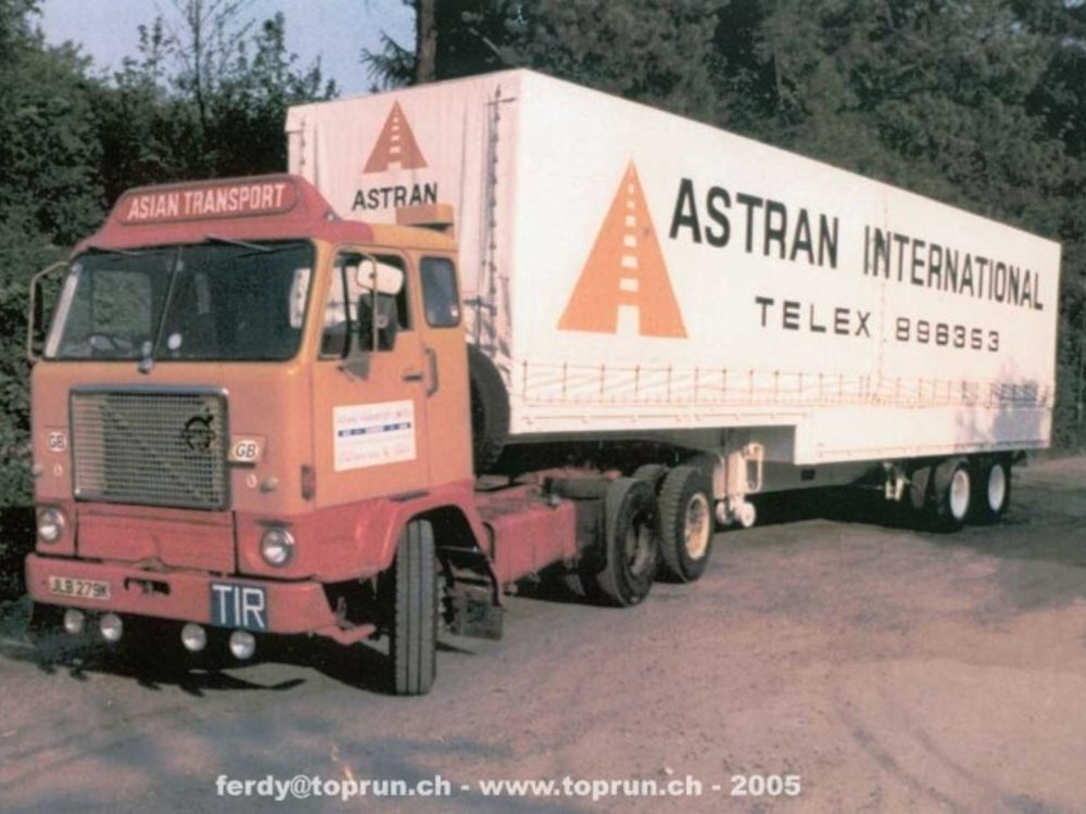 Tekno Tekno Volvo F88 6x4 classic closed trailer ASTRAN