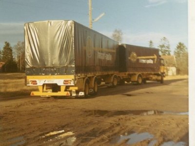 Tekno Tekno Volvo F88 4x2 rigid truck with 12,5m Swedish curtainside trailer ASG Sigurd Andersson