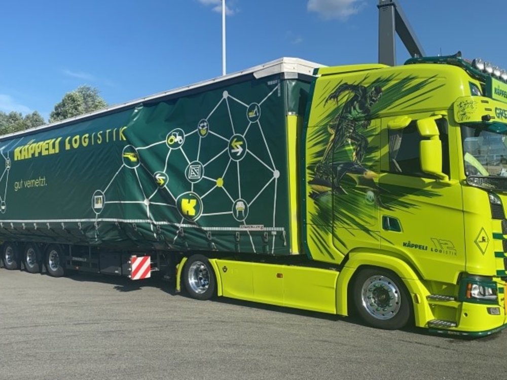 Tekno Tekno Scania S650 Highline met 3-assige schuifzeilen oplegger Käppeli