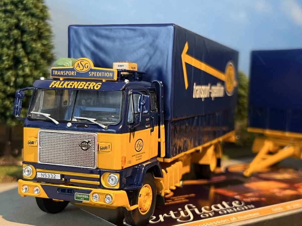 Tekno Tekno Volvo F88 4x2 motorwagen met 12,5m Zweedse huifaanhanger ASG Sigurd Andersson