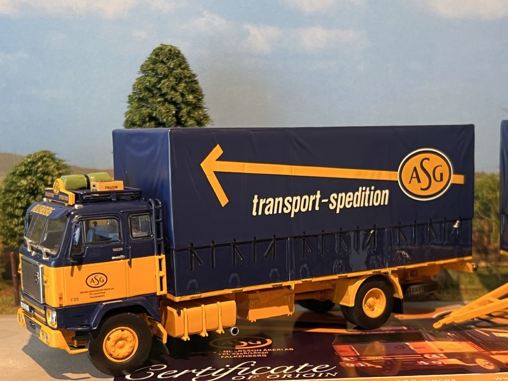 Tekno Tekno Volvo F88 4x2 motorwagen met 12,5m Zweedse huifaanhanger ASG Sigurd Andersson