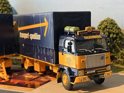 Tekno Tekno Volvo F88 4x2 motorwagen met 12,5m Zweedse huifaanhanger ASG Sigurd Andersson