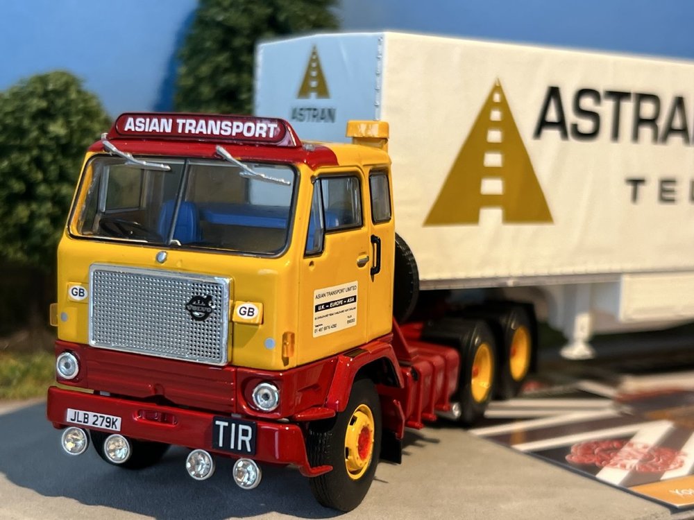 Tekno Tekno Volvo F88 6x4 met zwanenhalsoplegger ASTRAN