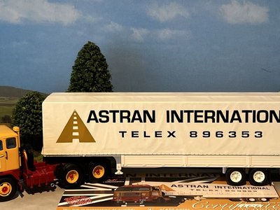 Tekno Tekno Volvo F88 6x4 classic closed trailer ASTRAN