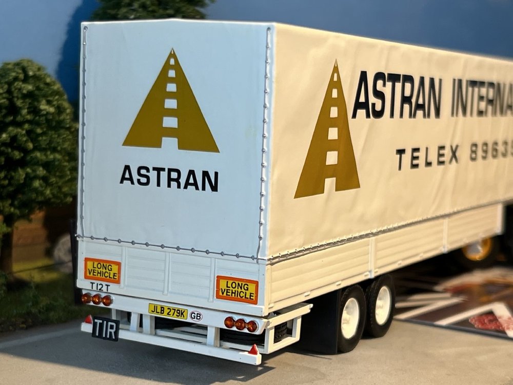 Tekno Tekno Volvo F88 6x4 classic closed trailer ASTRAN