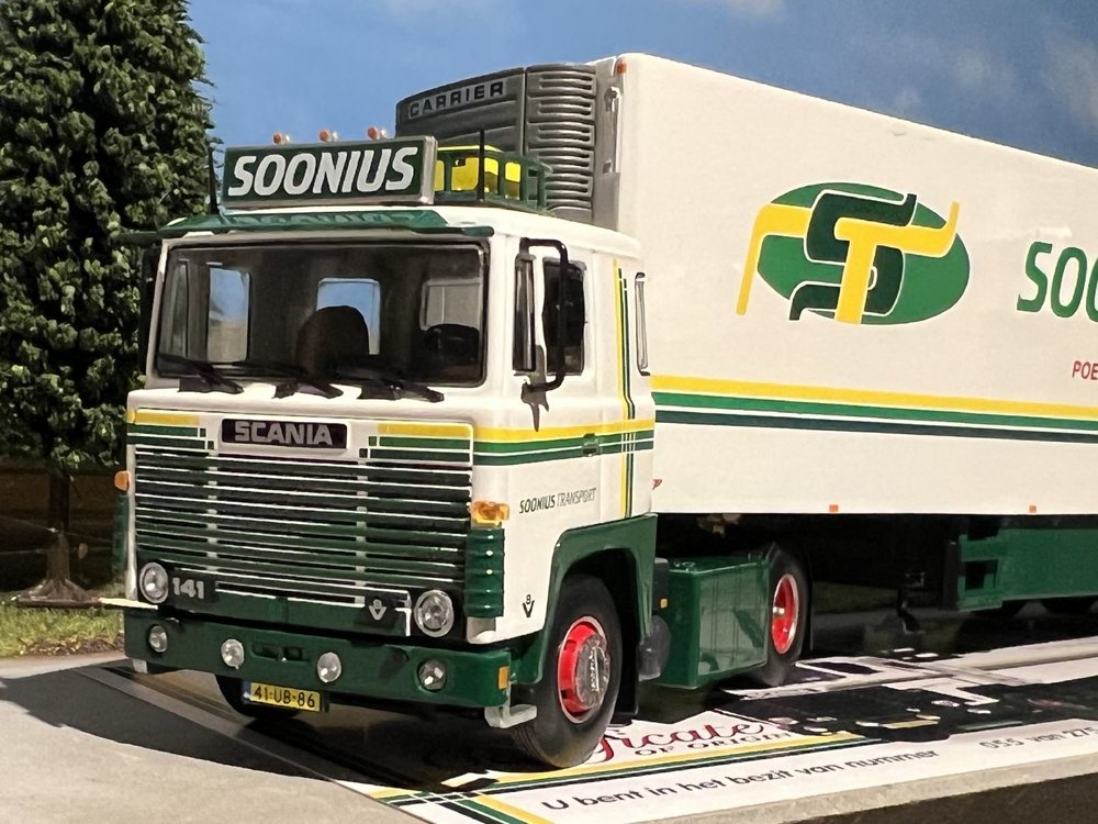 Tekno Tekno Scania 141 met 3-assige koeloplegger Soonius