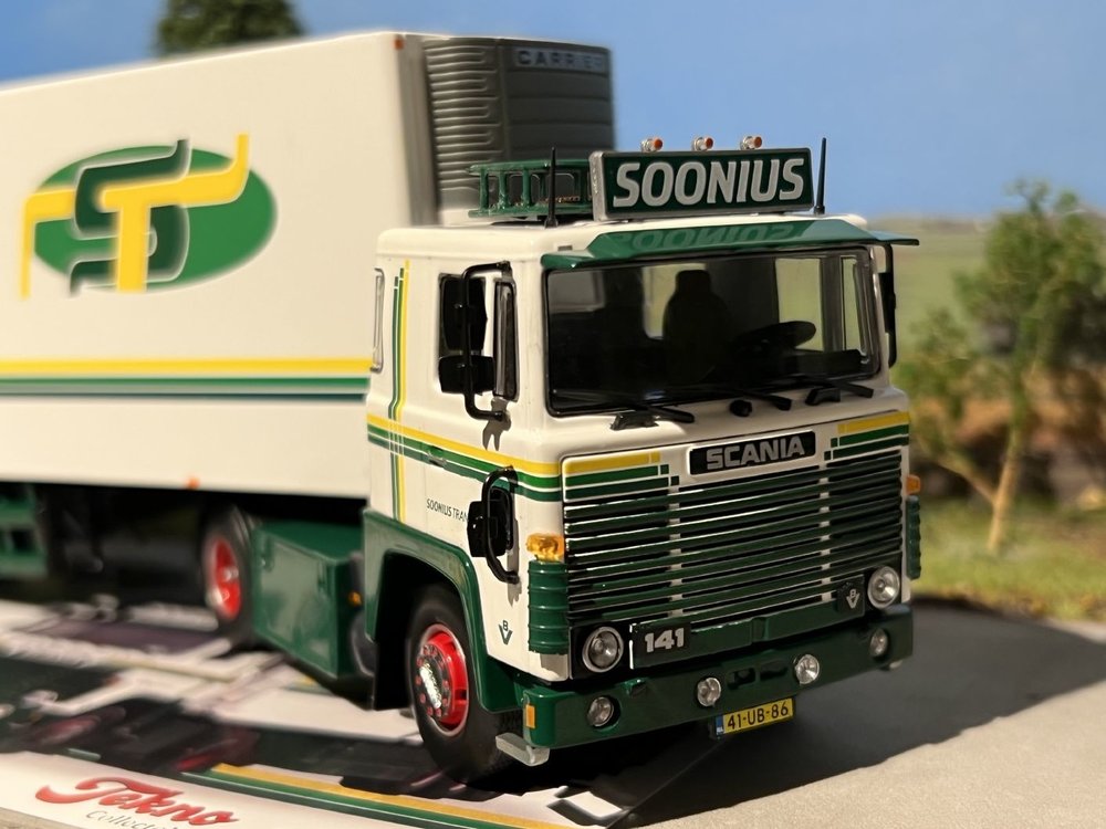 Tekno Tekno Scania 141 met 3-assige koeloplegger Soonius