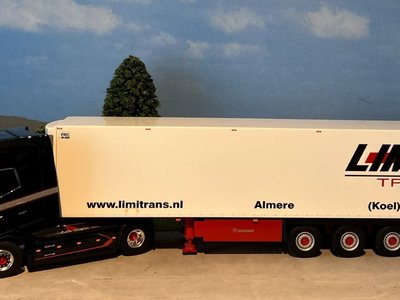 WSI WSI DAF XG+ 4x2 met 3-as koeloplegger LIMI Trans