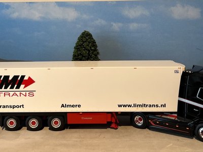 WSI WSI DAF XG+ 4x2 met 3-as koeloplegger LIMI Trans