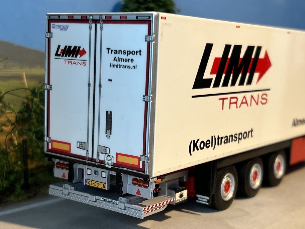 WSI WSI DAF XG+ 4x2 met 3-as koeloplegger LIMI Trans