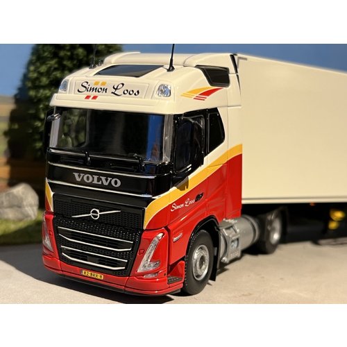 Tekno Tekno Volvo FH05 Globetrotter with 3-axle (zamac) reefer trailer Simon Loos