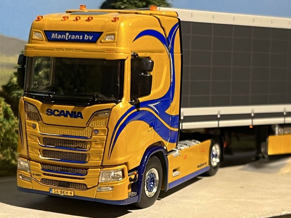 WSI WSI Scania S Highline with 3-axle box trailer MANTRANS