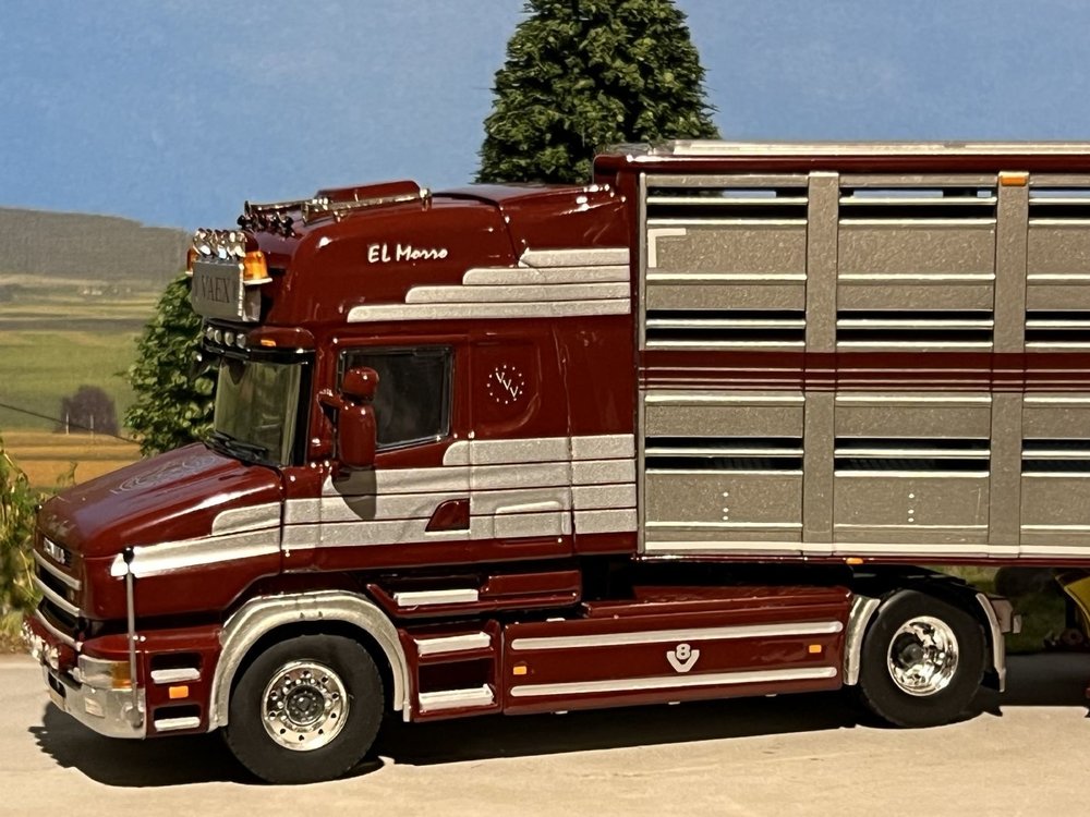 WSI WSI Scania 4-series Topline Torpedo with 3-axle livestock trailer VAEX