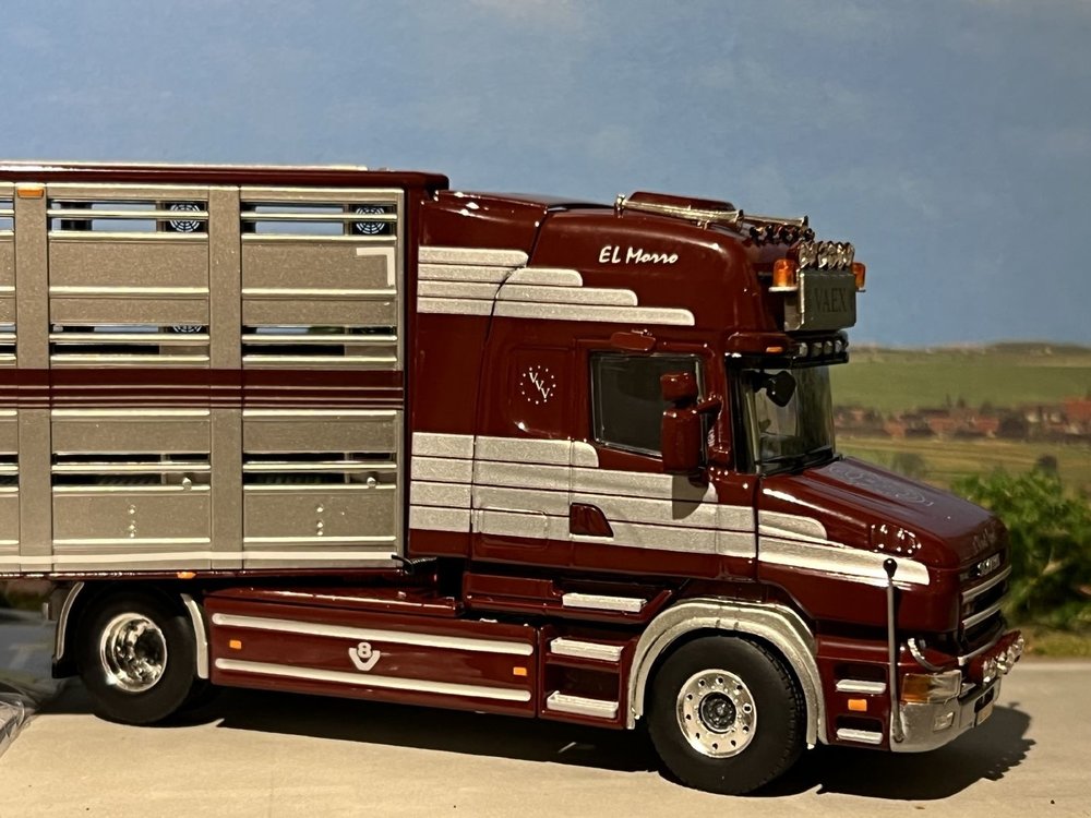 WSI WSI Scania 4-series Topline Torpedo with 3-axle livestock trailer VAEX