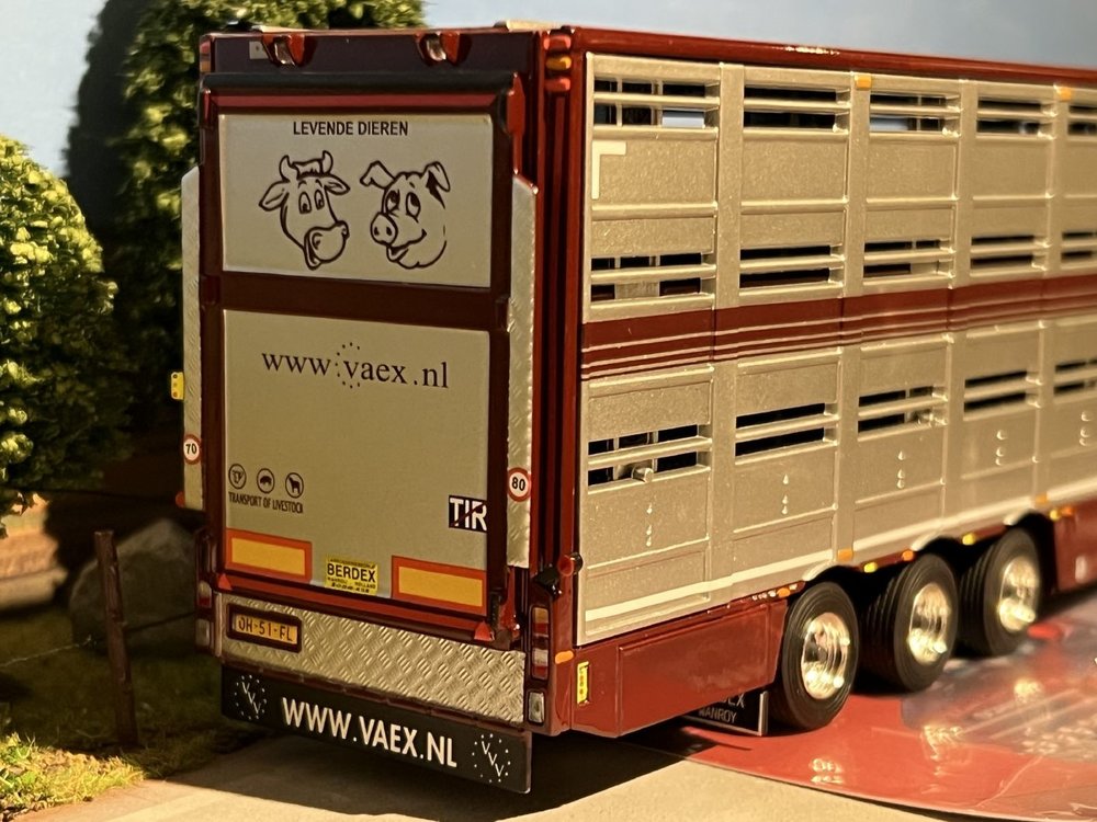 WSI WSI Scania 4-series Topline Torpedo with 3-axle livestock trailer VAEX