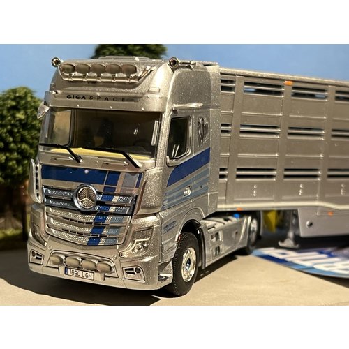 WSI WSI Mercedes Actros MP5 Giga Space 3-axle livestock trailer de Pablo Arribas