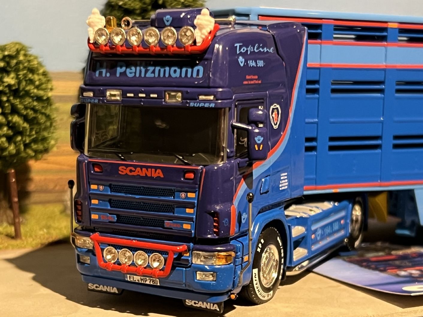 WSI Scania R Topline 4x2 + 3-axle live stock trailer H. Peitzmann -  Miniatuurshop.com